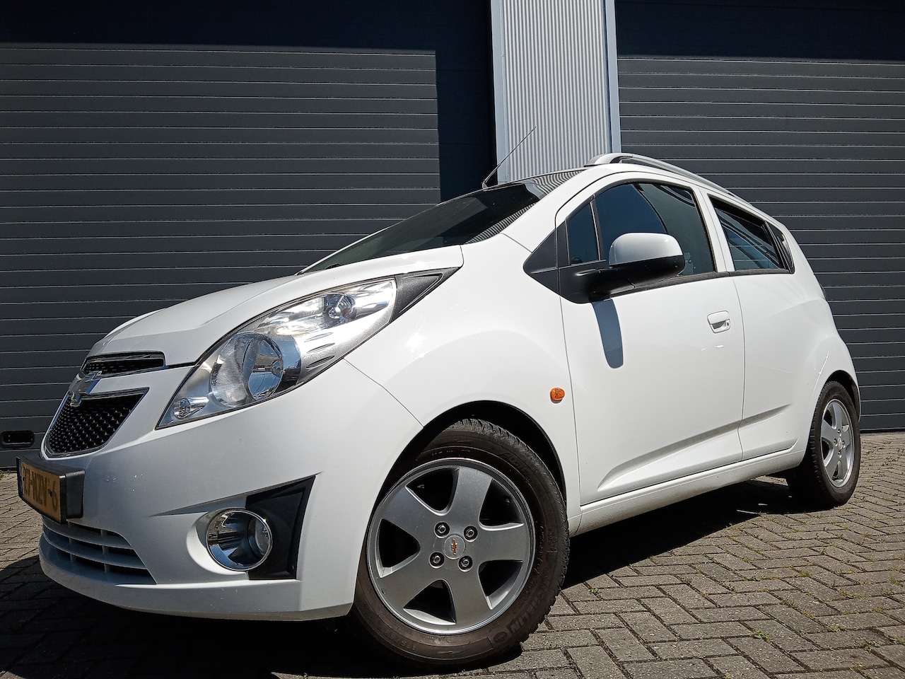 Chevrolet Spark - 1.0 16V LS+ Bi-Fuel NAVi + HANDSFREE BELLEN & RIJKLAAR - AutoWereld.nl