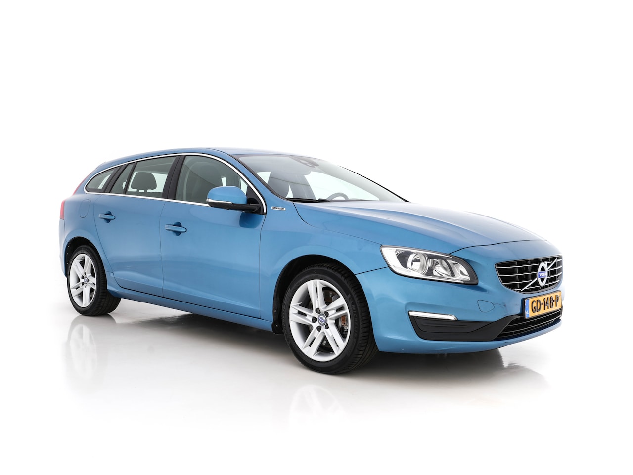 Volvo V60 - 2.4 D6 AWD Plug-In Hybrid Momentum Aut. *NAVI-FULLMAP | 1/2-LEDER | ECC | PDC | CRUISE | C - AutoWereld.nl