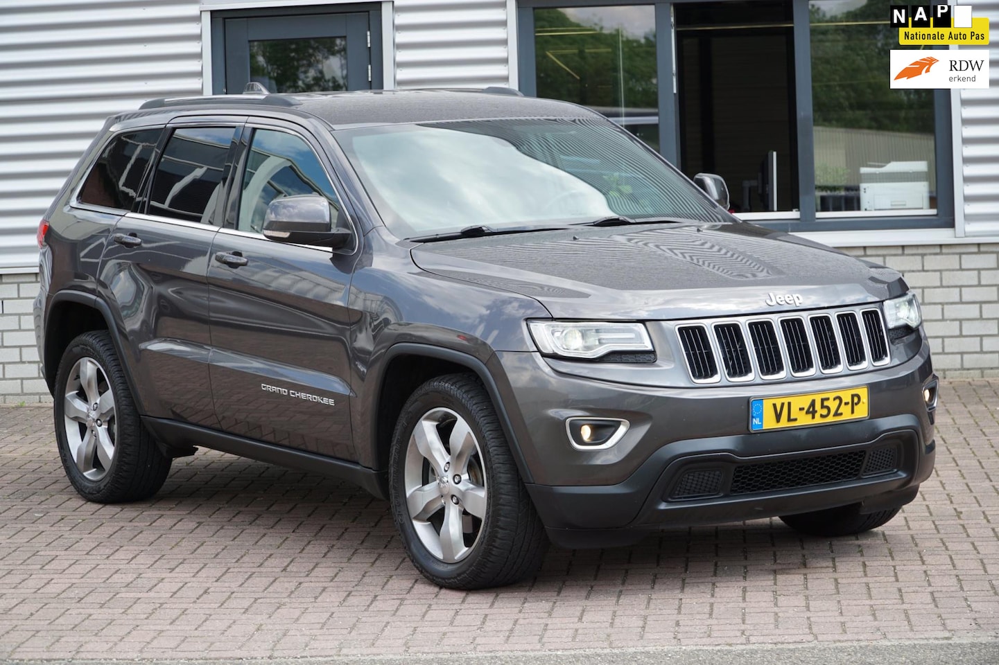 Jeep Grand Cherokee - 3.0 CRD Laredo 1STE EIGENAAR - AutoWereld.nl