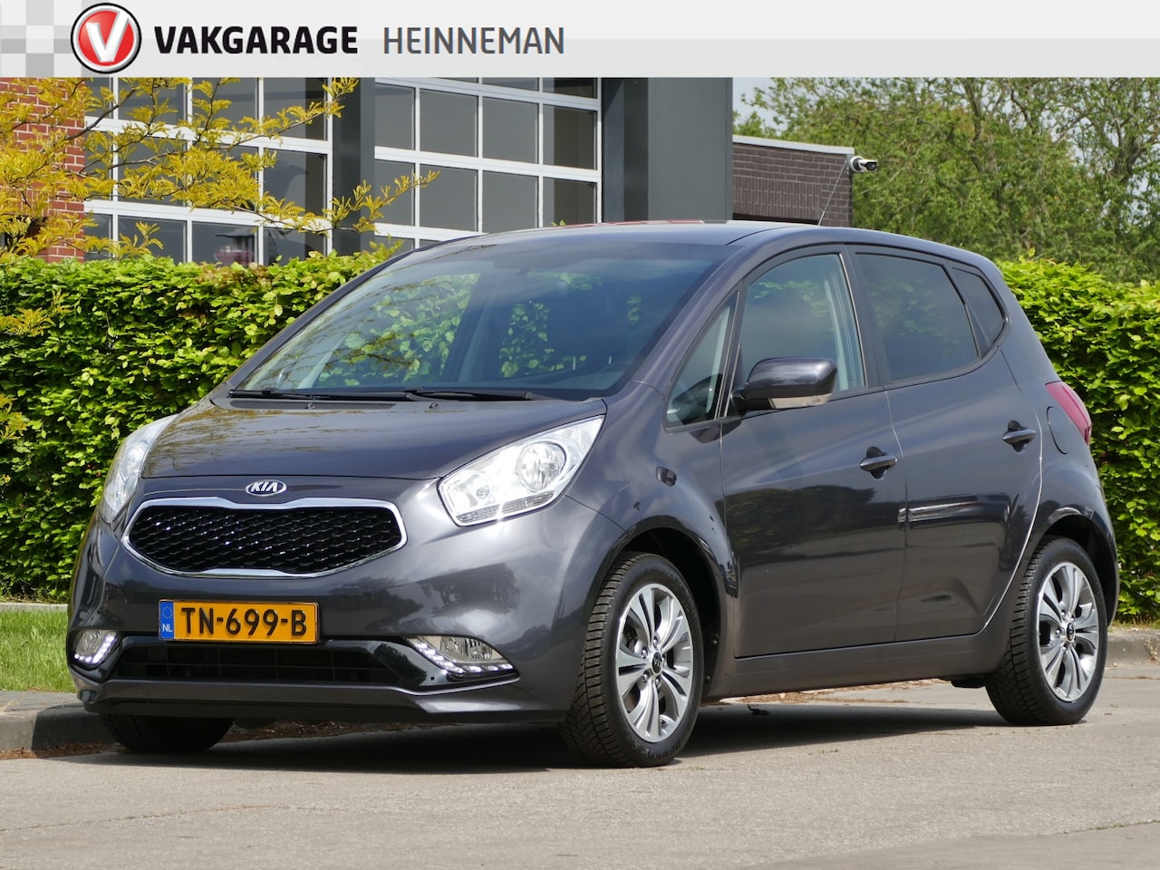 Kia Venga - 1.4 CVVT Edition | panoramadak | trekhaak | navigatie - AutoWereld.nl