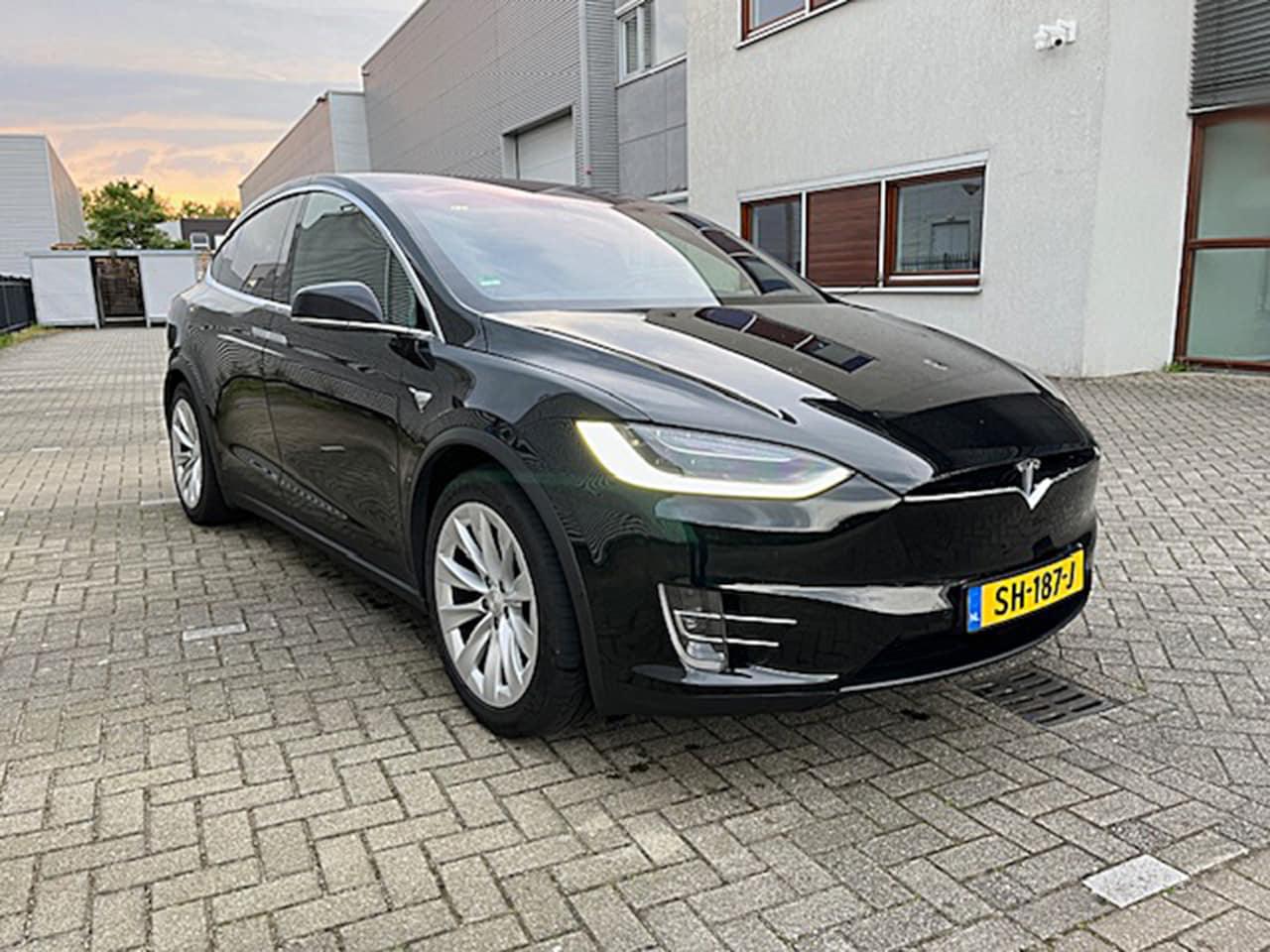 Tesla Model X - 75D Base *AUTO-PILOT | PANO | AIR-SUSPENSION | FULL-LED | LEDER | CAMERA | KEYL | ZEER MOOI - AutoWereld.nl