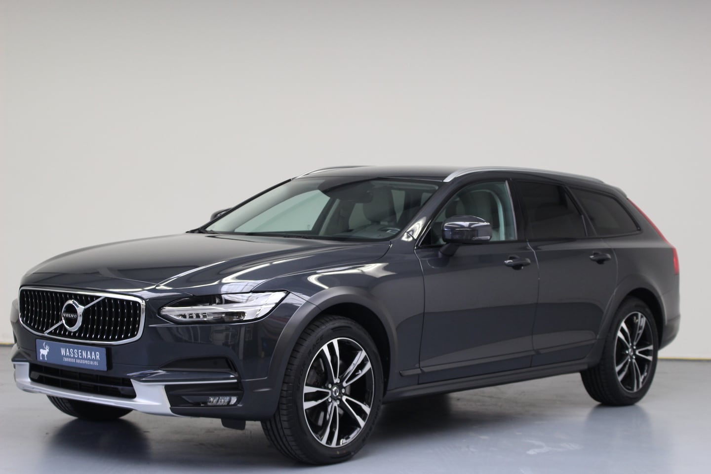 Volvo V90 Cross Country - T5 AWD Plus | Rijklaarprijs | Leer | Trekhaak | - AutoWereld.nl