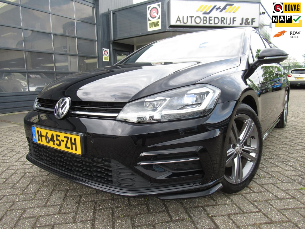 Volkswagen Golf - 1.5 TSI Highline Business R / AUTOMAAT / Adaptive Cruise Control / NAV / Apple Carplay / P - AutoWereld.nl