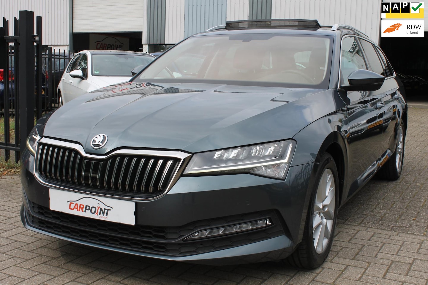 Skoda Superb Combi - 1.5 TSI ACT Business Edition Pano ACC Keyless LED - AutoWereld.nl