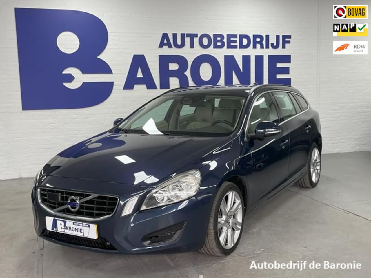 Volvo V60 - 2.0T Momentum 2.0T Momentum, acc, blis, leder - AutoWereld.nl