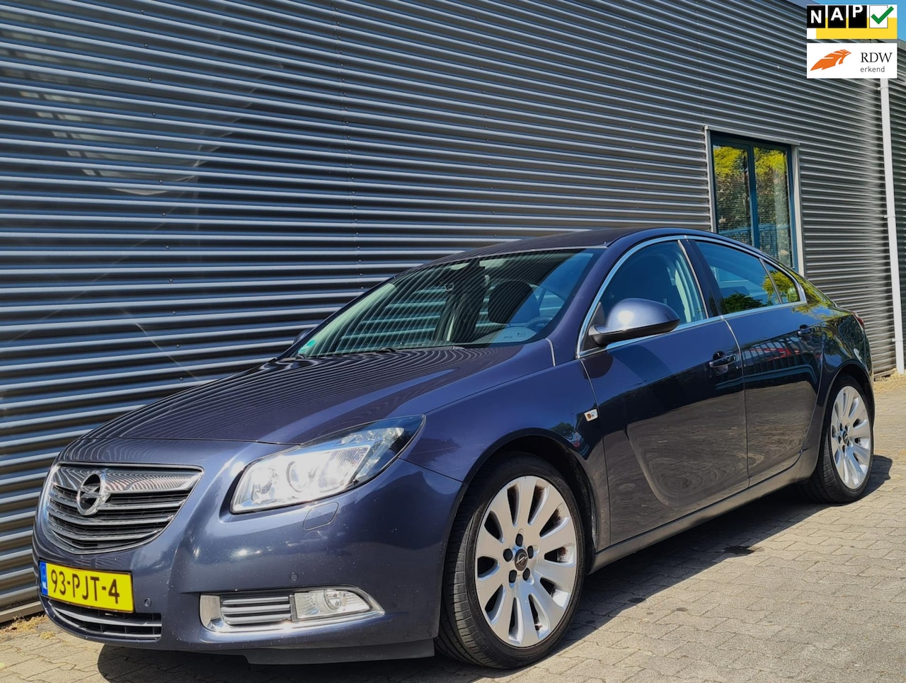 Opel Insignia - 2.0 T Sport 220Pk AUT 02-2011 Blauw Metallic - AutoWereld.nl