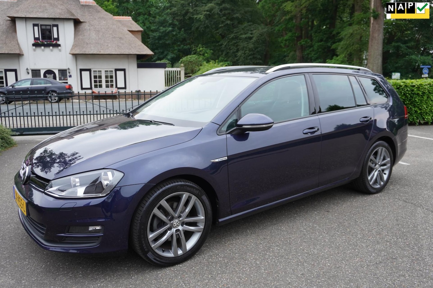 Volkswagen Golf Variant - 1.0 TSI Connected 116 Pk Automaat Airco Navi Lm Velgen - AutoWereld.nl