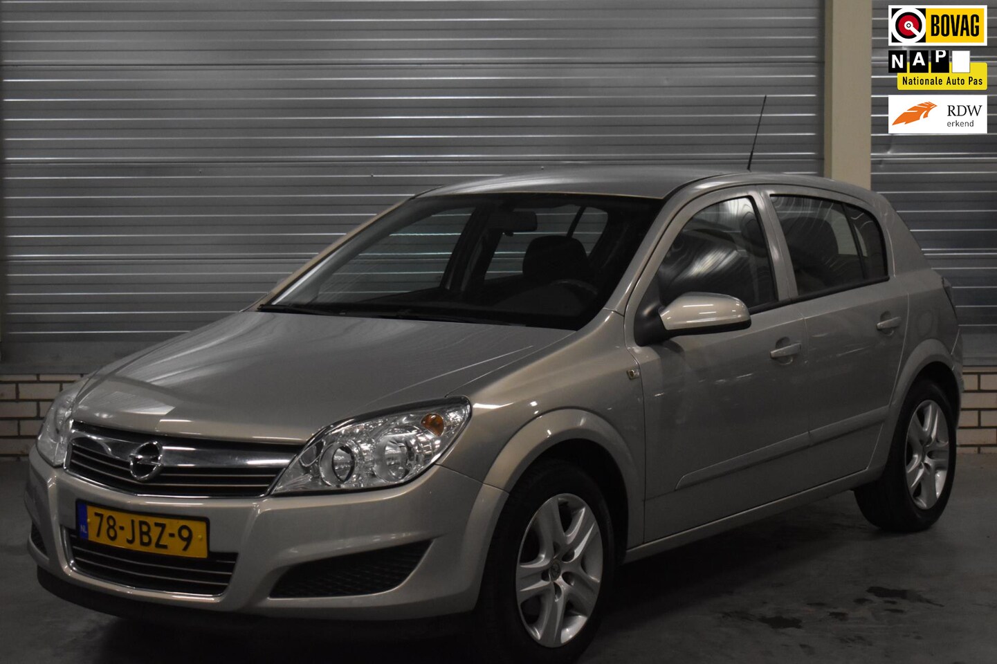 Opel Astra - 1.6 Executive + Navigatie|Cruise Control|Parkeersensoren| - AutoWereld.nl