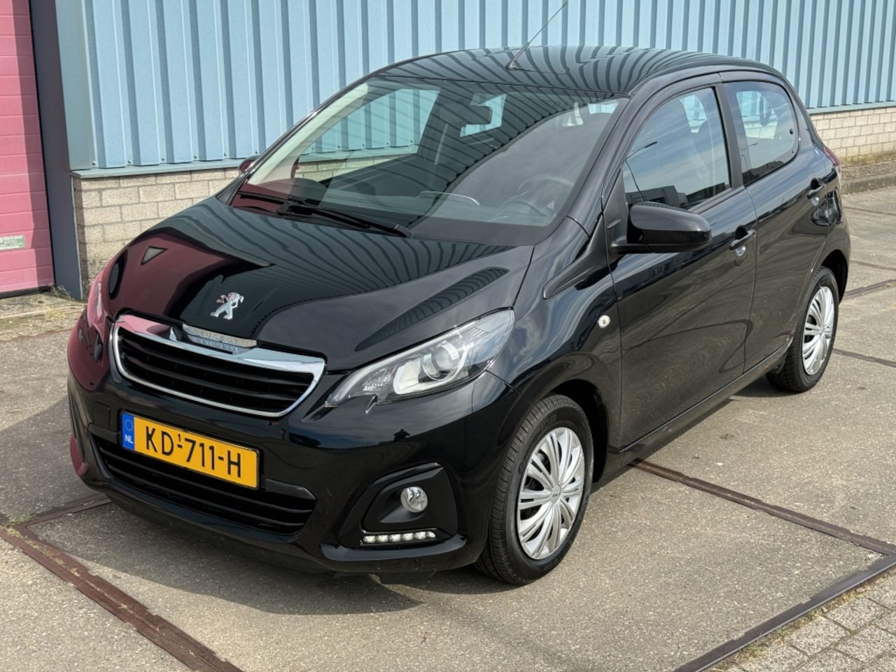 Peugeot 108 - 1.0 e-VTi Active 1.0 e-VTi Active, 2016, Zwart, Led, Airco, 5Drs, Bluetooth - AutoWereld.nl