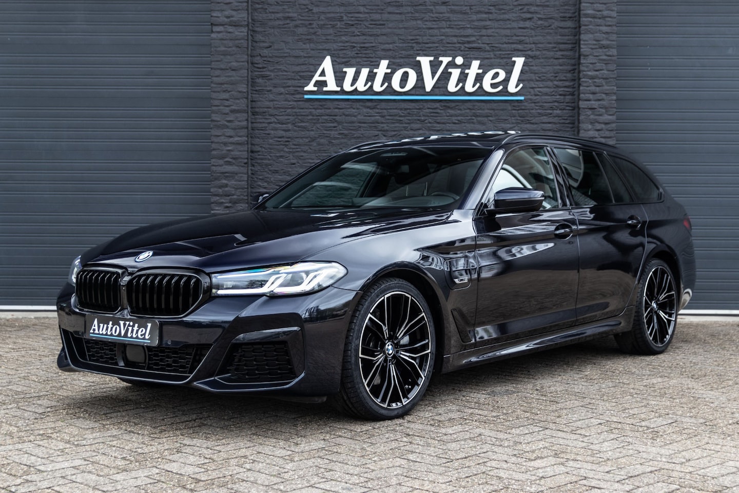 BMW 5-serie Touring - 530e M-sport Hybride | Panodak | Head-Up | Camera | Laserlicht | Driving Ass. Pro | Trekha - AutoWereld.nl