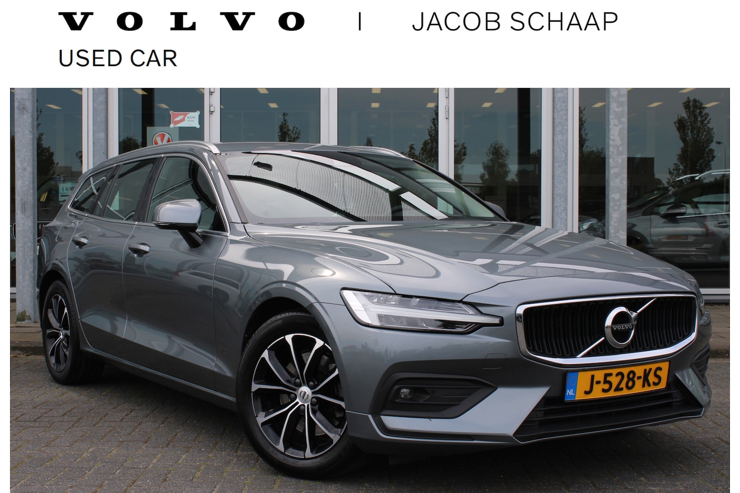 Volvo V60 - 2.0 B4 Business Pro / Camera / ACC / LED / Verw. Voorstoelen / Dodehoekdetectie - AutoWereld.nl