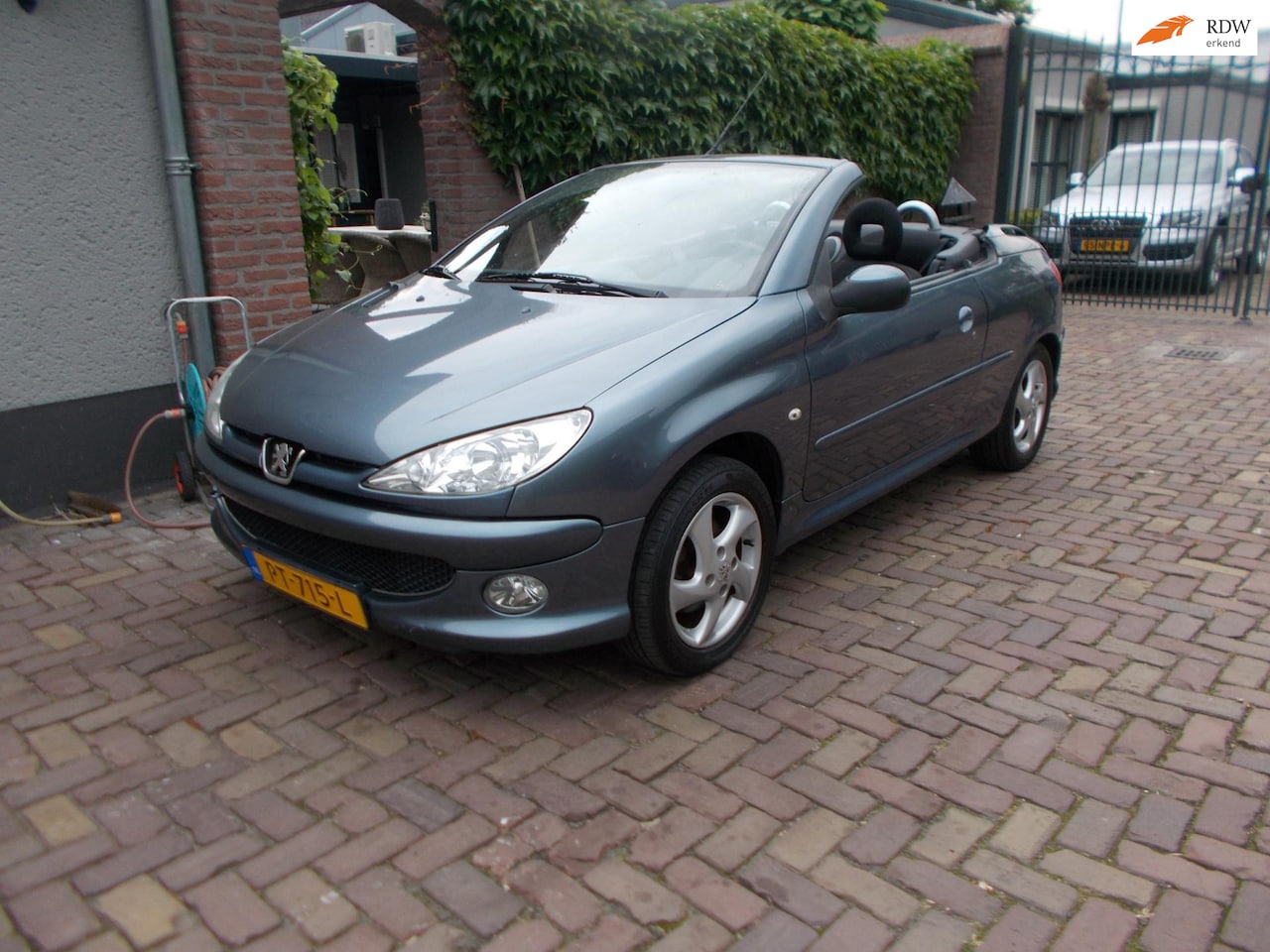 Peugeot 206 CC - 1.6-16V bj 2006 apk 15-5-2025 - AutoWereld.nl