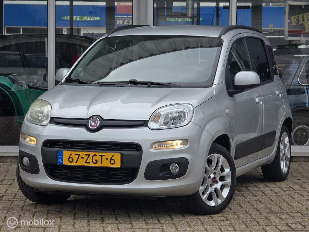 Fiat Panda - 0.9 TwinAir Lounge| Lichtmetaal| Airco| Trekhaak| - AutoWereld.nl