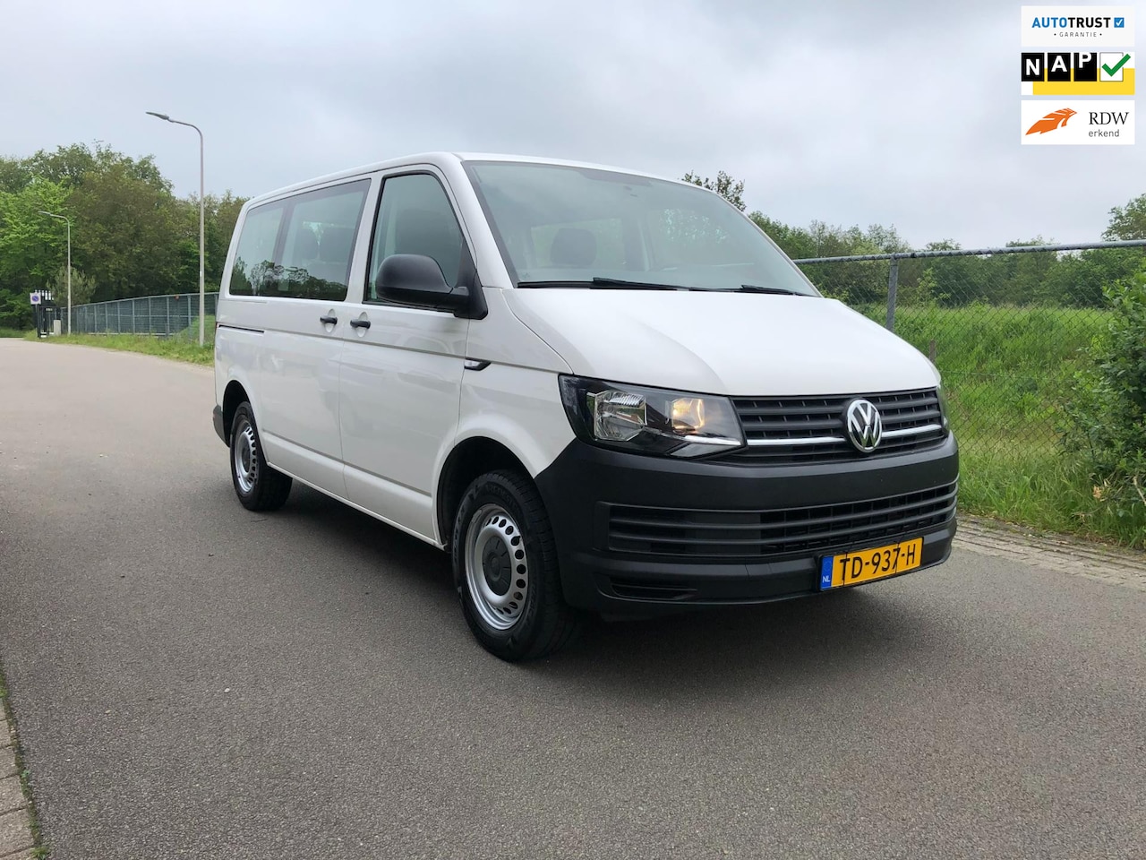 Volkswagen Transporter Kombi - 2.0 TDI L1H1 Kombi 9 persoons - AutoWereld.nl