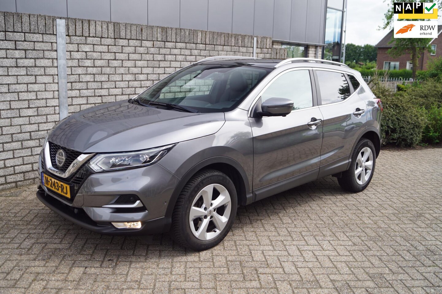 Nissan Qashqai - 1.3 DIG-T Business Edition Autom Luxe Leder Panodak Navi Camera Clima Apple Carplay Cruis - AutoWereld.nl