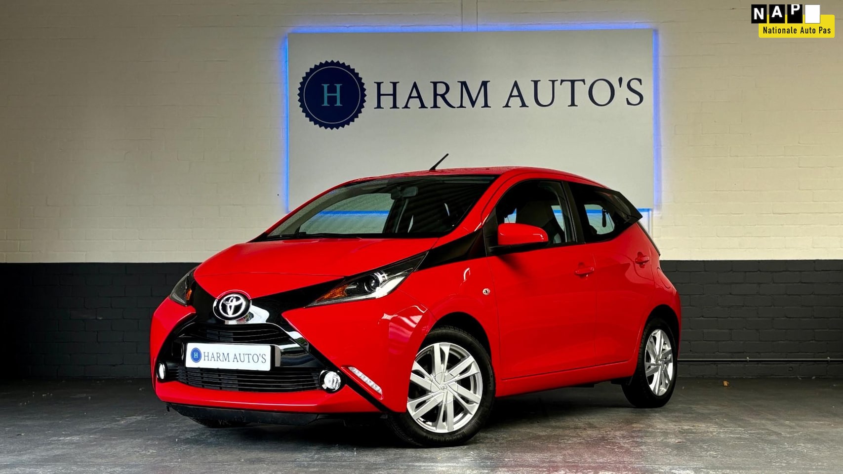 Toyota Aygo - 1.0 VVT-i x-play 69pk AUTOMAAT/CAM/LED/Airco - AutoWereld.nl