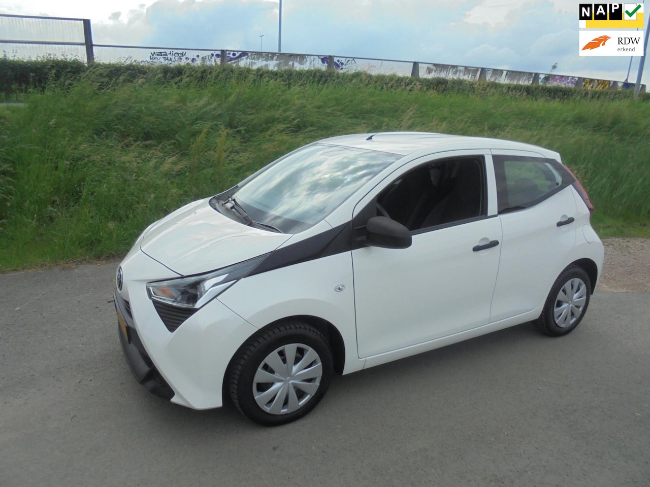 Toyota Aygo - Toyota ayco 1.0 benzine 5 deurs airco 74.000km eerste eigenaar - AutoWereld.nl