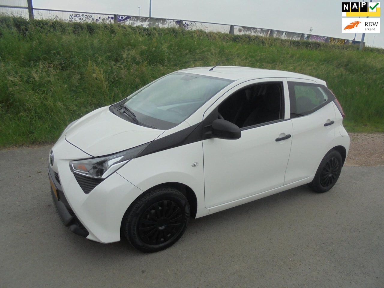 Toyota Aygo - Toyota ayco 1.0 benzine 5 deurs 48.000km eerste eigenaar - AutoWereld.nl