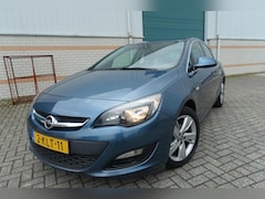 Opel Astra - 1.4 Turbo Berlin - trekhaak - zgan all season banden elec.ramen - 17 "lm velgen - airco