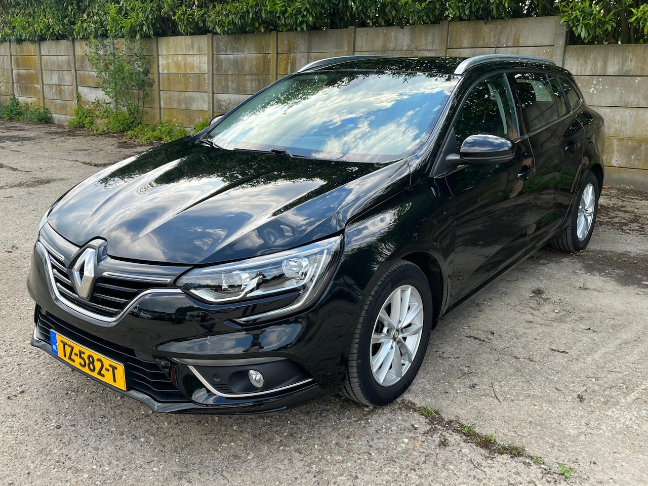 Renault Mégane Estate - 1.2 TCe Limited BJ. 2018 NAVI CARPLAY - AutoWereld.nl