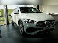 Mercedes-Benz GLA-Klasse - 200 AMG Line AMG | Pano | Distronic | Memory | Dodehoek | Sfeer