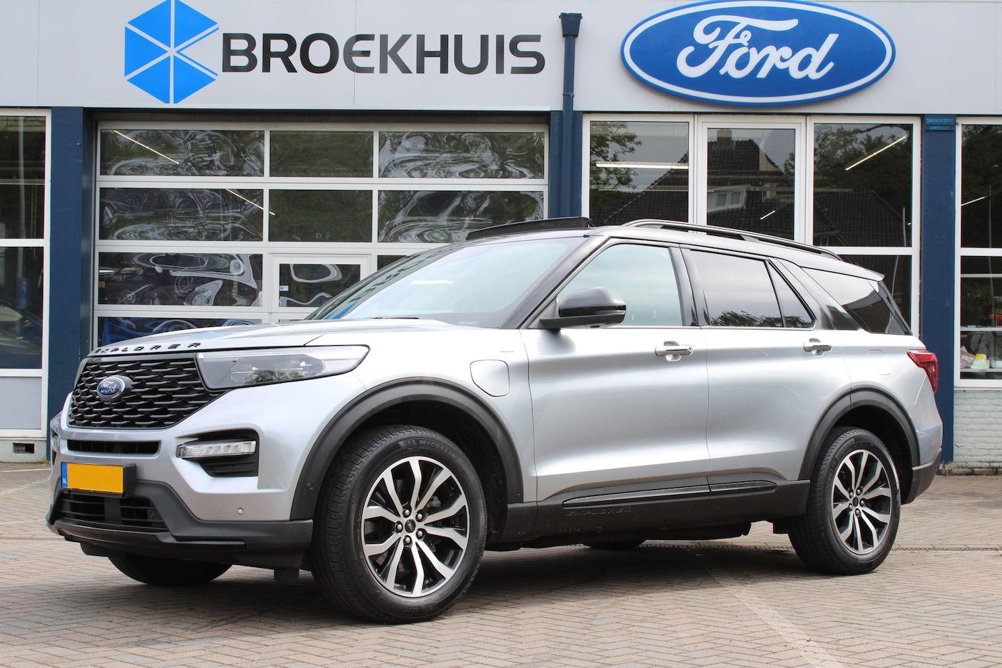 Ford Explorer - 3.0 V6 PHEV ST-LINE 7P | BI-TONE | DEALER OH! | PANODAK | ALLE OPTIES! | GROOT SCHERM | LE - AutoWereld.nl