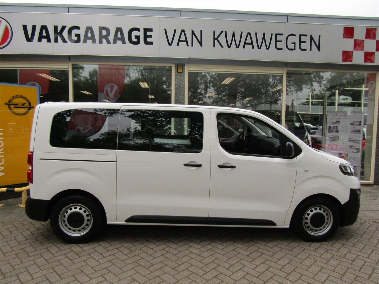 Opel Vivaro - 9 PERS.BUS AIRCO, CRUISE C. BLUET. 10 STUKS - AutoWereld.nl