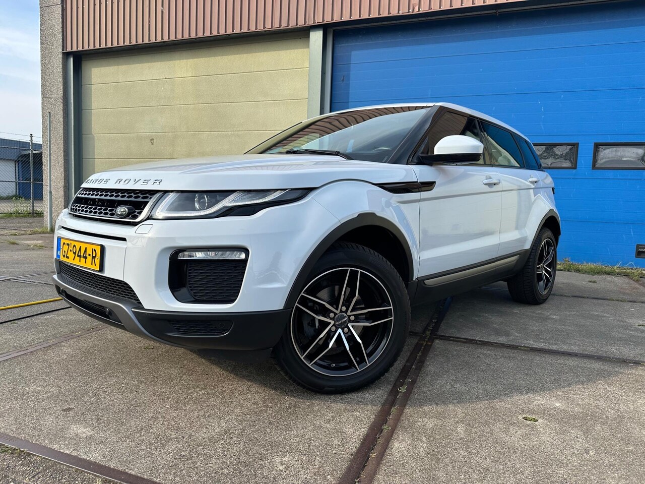 Land Rover Range Rover Evoque - 2.0 eD4 SE Dynamic AIRCO! PANO! LEDER! WIT! 145DKM NAP! - AutoWereld.nl