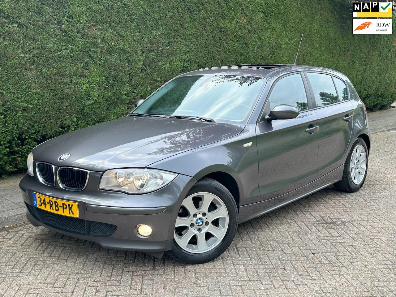 BMW 1-serie - 116i High Executive /SCHUIFDAK/CRUISE/NAVI/PDC/RIJDTSUPER/ - AutoWereld.nl