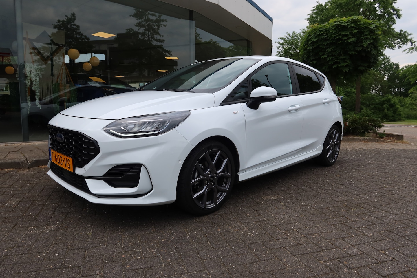 Ford Fiesta - 1.0 EcoB 125PK Hybrid ST-Line X NAVI I WINTERPACK I LED - AutoWereld.nl