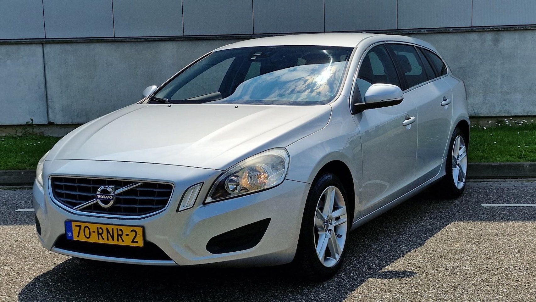 Volvo V60 - 1.6 T4 Momentum 1.6 T4 Momentum - AutoWereld.nl