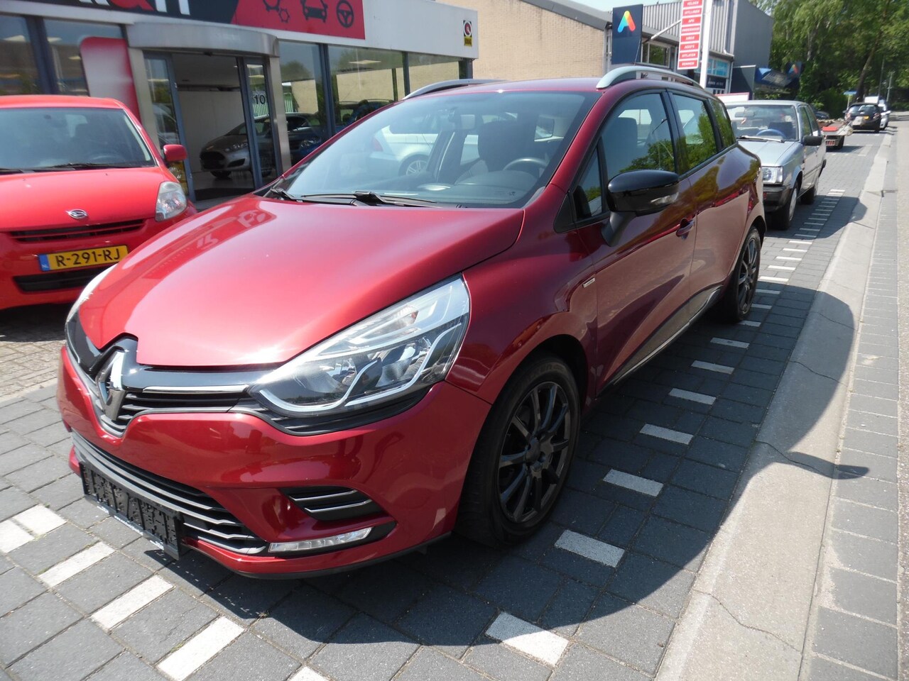 Renault Clio Estate - 0.9 TCe Limited airco, 5 deurs, cruise control, sportvelgen, enz. - AutoWereld.nl