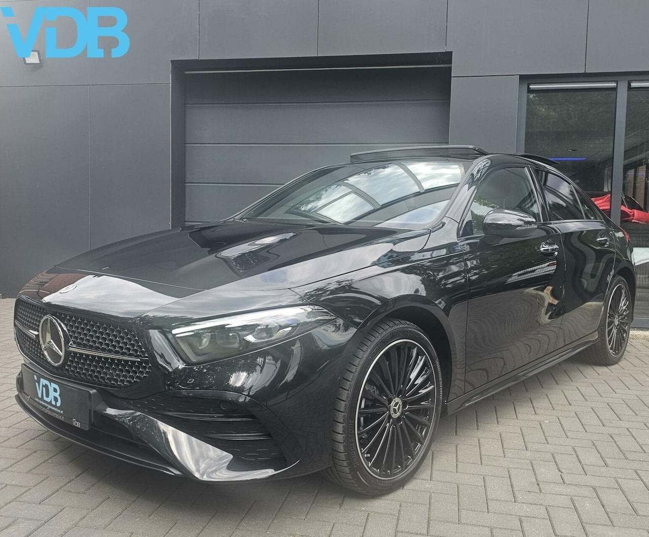 Mercedes-Benz A-klasse - 250 E Limousine AMG FACELIFT MBUX BLACK!! - AutoWereld.nl