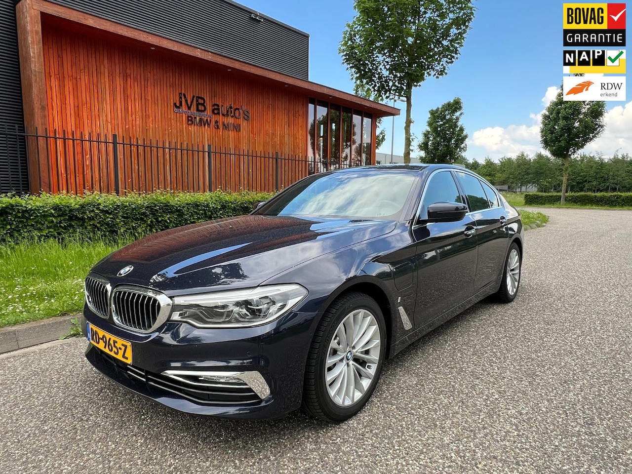 BMW 5-serie - 530e High Executive 530e High Executive, comfortstoelen, individual, trekhaak - AutoWereld.nl