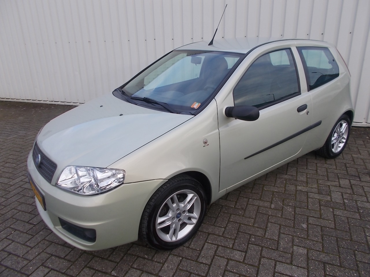 Fiat Punto - 1.2-16V SportSound 1.2-16V SportSound ( GEEN APK!! ) - AutoWereld.nl