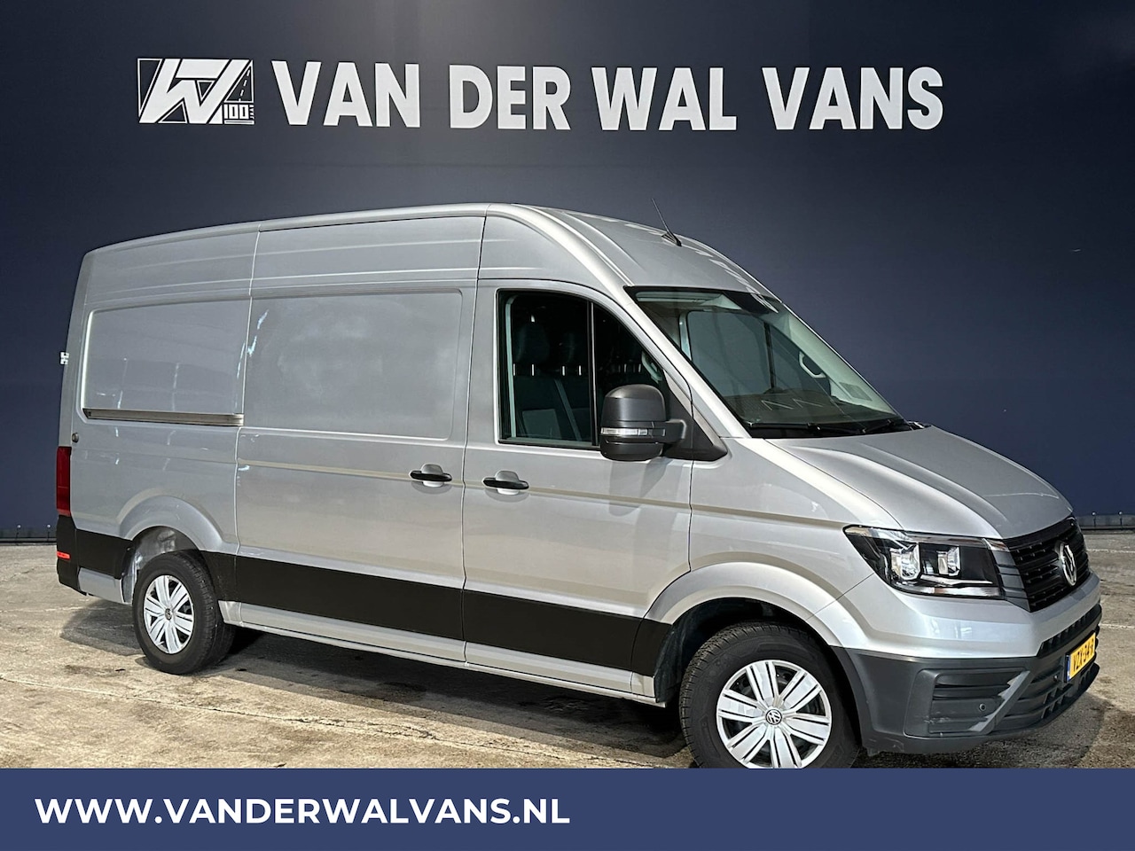 Volkswagen Crafter - 2.0 TDI 140pk L3H3 L2H2 Euro6 Airco | 3000kg Trekhaak | Navigatie | Parkeersensoren Apple - AutoWereld.nl