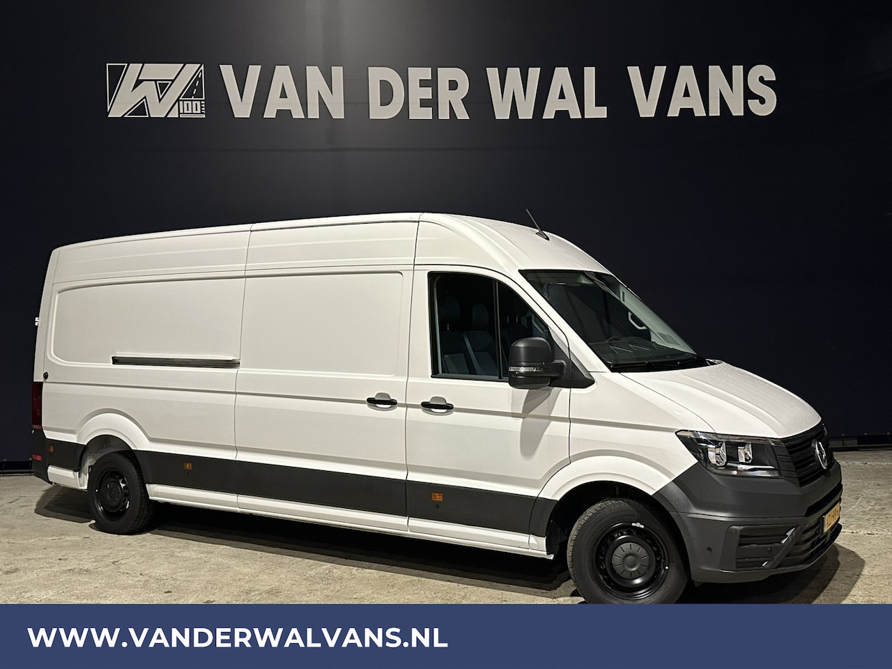 Volkswagen Crafter - 2.0TDI 140pk L4H3 L3H2 Euro6 Airco | 3000kg Trekvermogen | Camera | Apple Carplay Parkeers - AutoWereld.nl