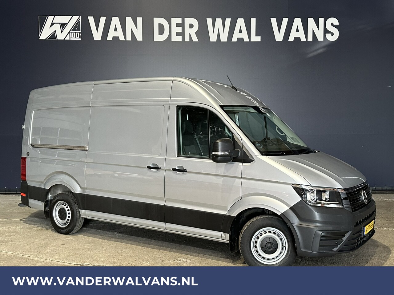 Volkswagen Crafter - 2.0 TDI 140pk L3H3 L2H2 Euro6 Airco | 3000kg Trekvermogen | Camera | Apple Carplay Android - AutoWereld.nl