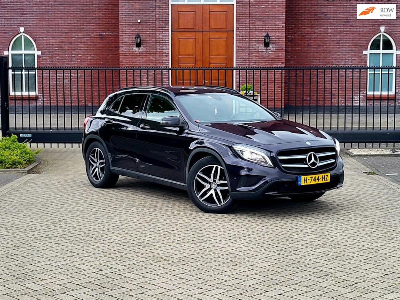 Mercedes-Benz GLA-Klasse - 200 Edition 1 / Stoelverwarming / Achteruitrijcamera / Airco - AutoWereld.nl