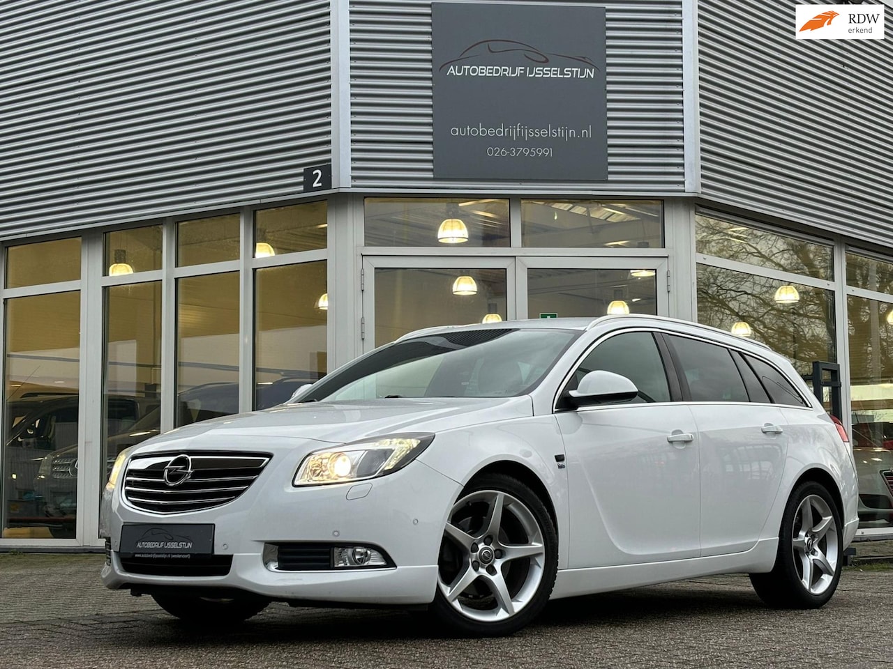 Opel Insignia Sports Tourer - 2.0 T 220 PK / OPC Line / Autom. / Navi. - AutoWereld.nl