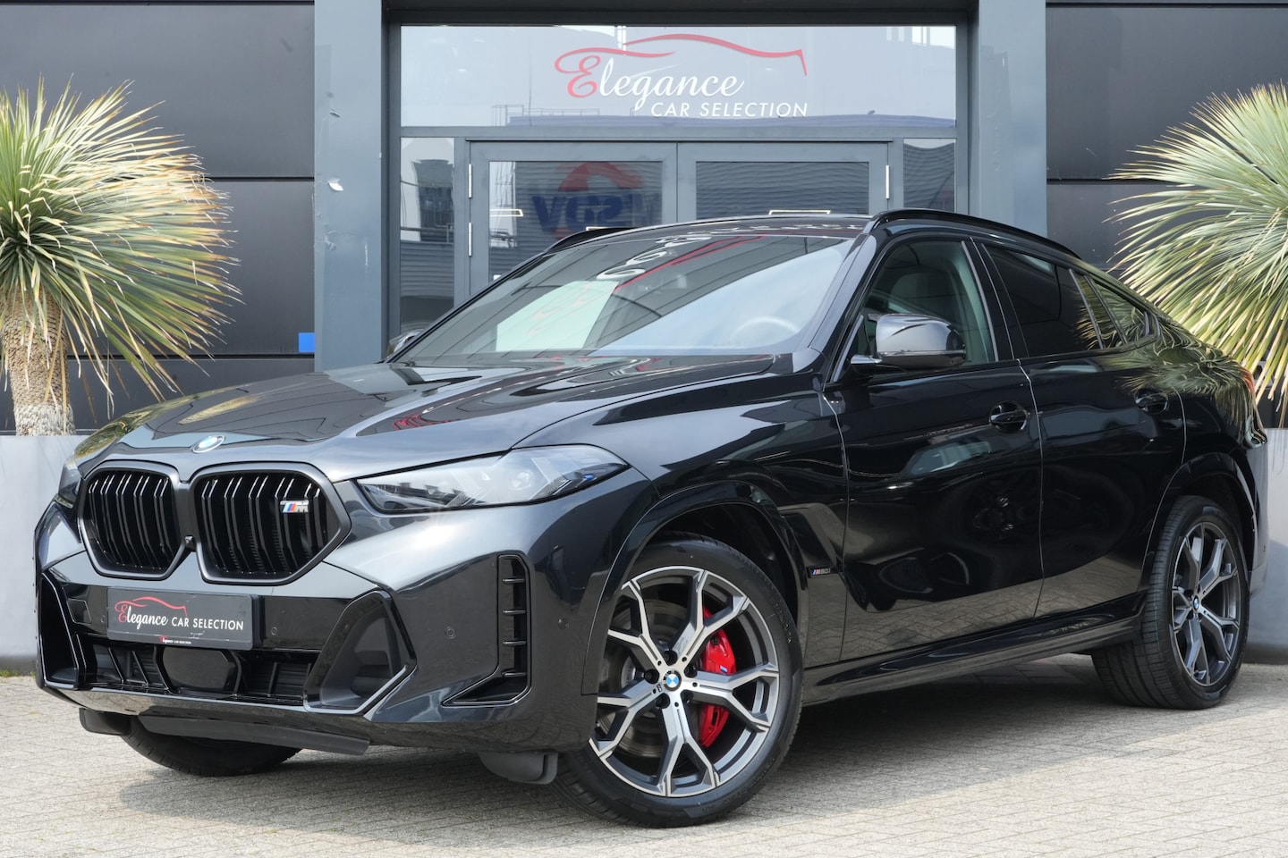 BMW X6 - M60i xDrive 531pk Panoramadak/360camera/HK/HUD - AutoWereld.nl