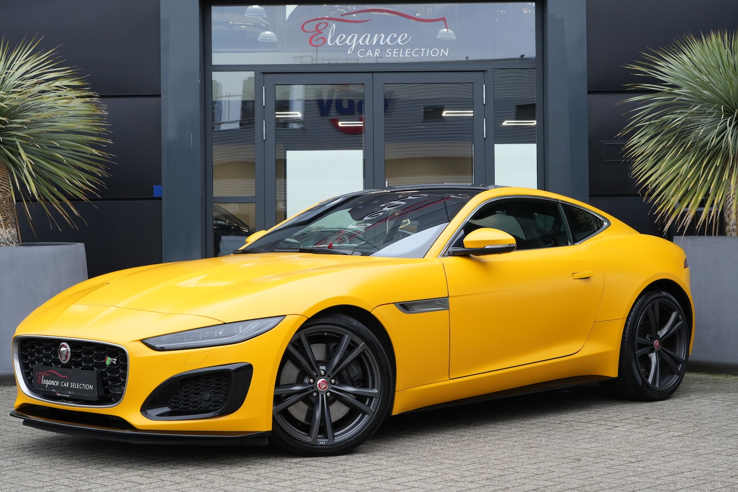 Jaguar F-type - P575 AWD R 575pk Panoramadak/Meridian/Camera - AutoWereld.nl