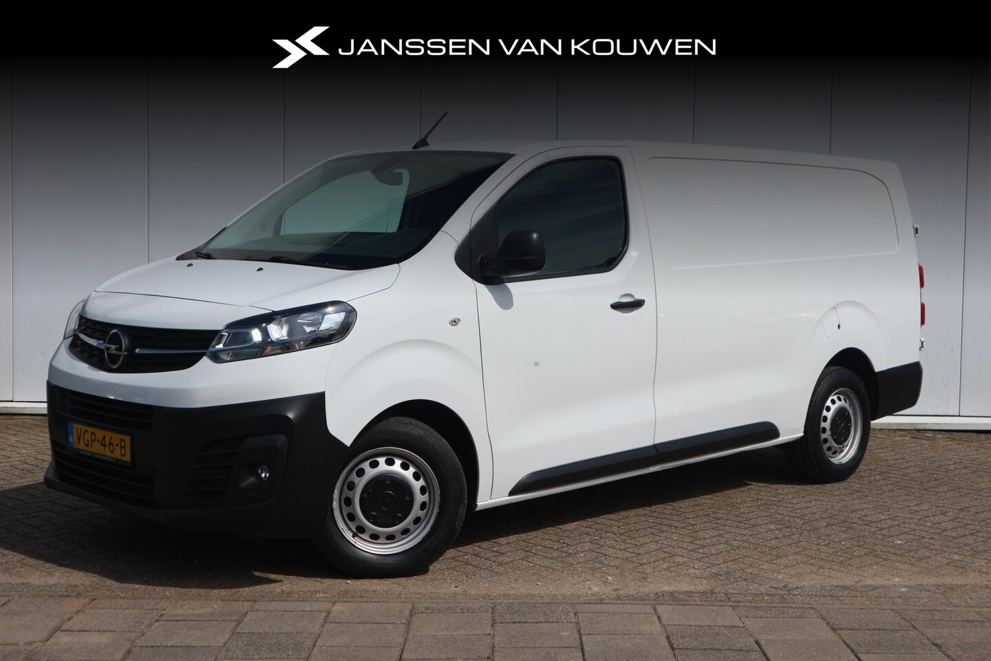 Opel Vivaro - 2.0 CDTI 120 pk L3H1 Edition Parkeercamera / Navigatie / Cruise-Control - AutoWereld.nl