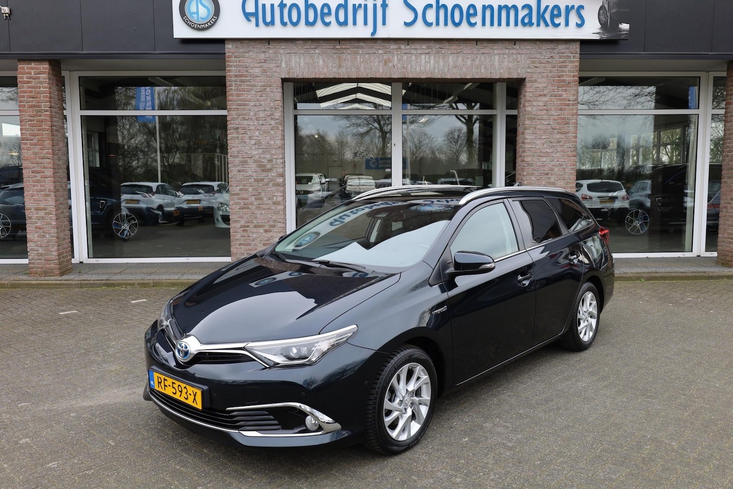 Toyota Auris Touring Sports - 1.8 Hybrid Executive Go CAMERA STOELVERWARMING NAVI NAP HALFLEER 2xPDC DEALER-ONDERHOUDEN - AutoWereld.nl