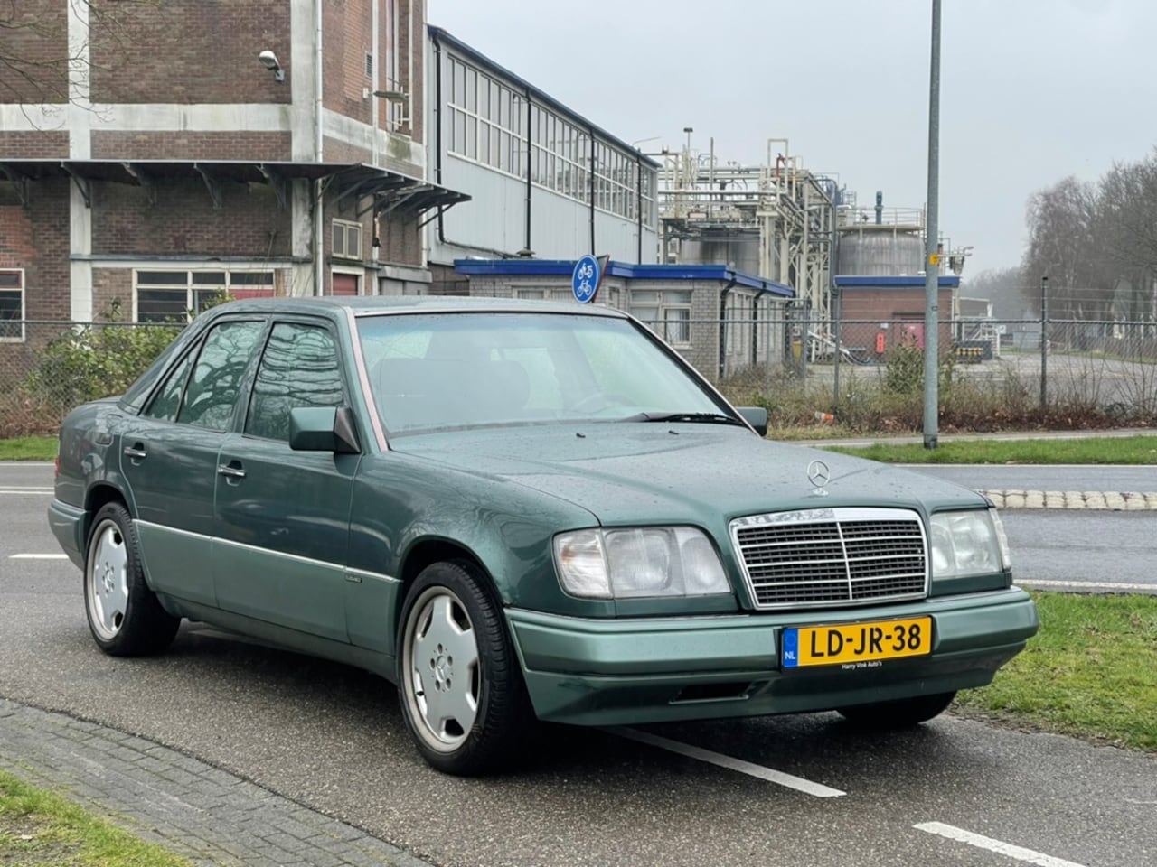 Mercedes-Benz E-klasse - 220 Elegance W124 | 200 Serie | 2e Eigenaar | Laatste serie van dit model | Two Tone | NL - AutoWereld.nl