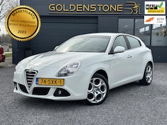 Alfa Romeo Giulietta - 1.4 T Distinctive Automaat, Clima, Cruise, Bluetooth, PDC Achter, LM Velgen, N.A.P, Nieuwe