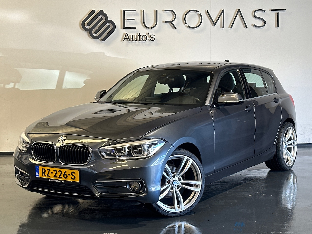 BMW 1-serie - 118i Executive Cruise - Camera - Navigatie - PDC - 5drs - Nieuw apk - AutoWereld.nl