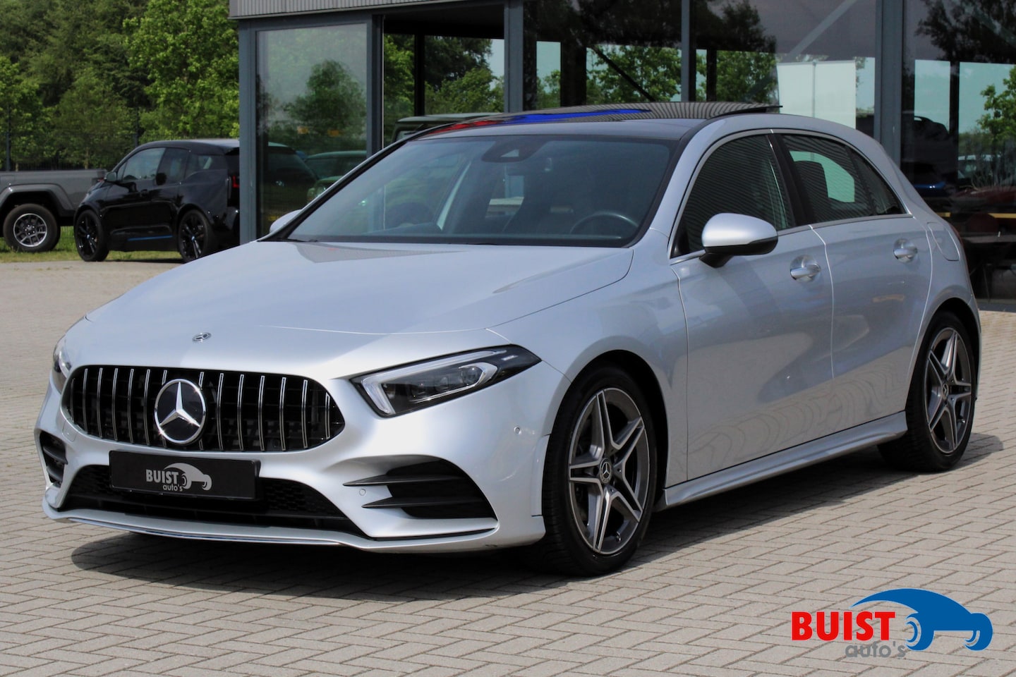 Mercedes-Benz A-klasse - 200 Launch Edition Premium Plus AMG Line PANO LEER MULTIBEAM LED - AutoWereld.nl