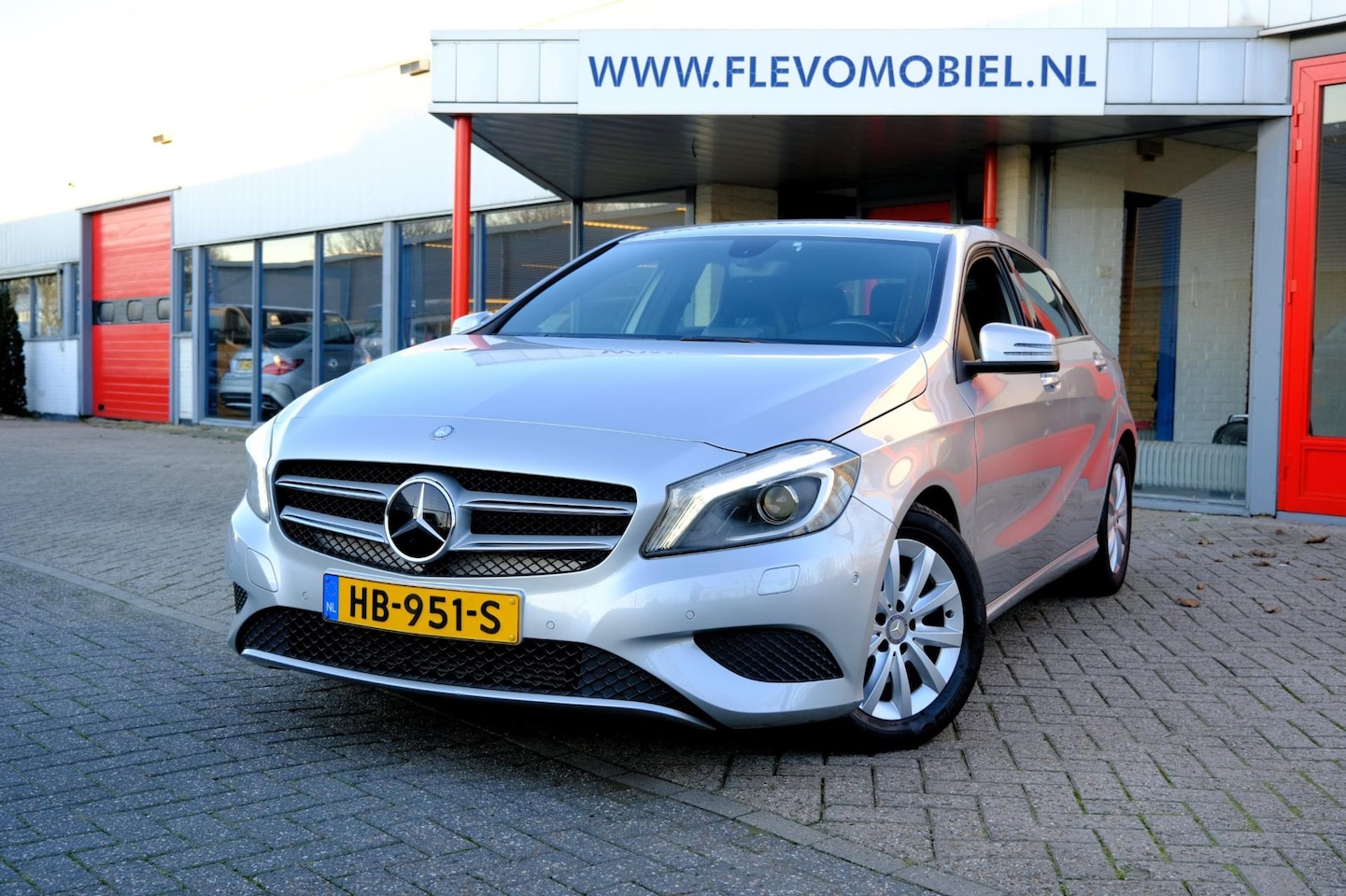 Mercedes-Benz A-klasse - 180 Ambition Aut. Xenon|Sportstoelen|Half leder|LMV - AutoWereld.nl