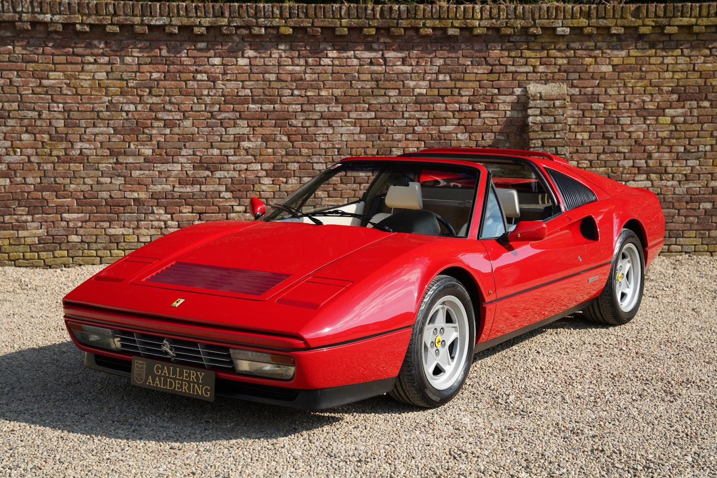 Ferrari 328 - GTS Beautiful original condition, Finished in classic Rosso Corsa with Magnolia leather up - AutoWereld.nl